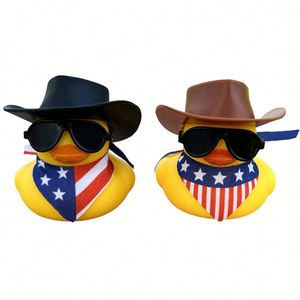 Non. 8 petits canards jaunes en plastique PVC à motif cœur, jouets aquatiques pour thé au lait, mini-écharpe, piscine pour enfants, interaction parent-enfant - Product Image 5