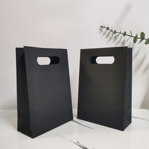 Borsa di <span class=keywords><strong>Carta</strong></span> Riciclabile per <span class=keywords><strong>Shopping</strong></span> e Confezioni Regalo con Logo Personalizzato e Manico Fustellato - Product Image 4