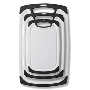 Juego de 3 Tablas de Cortar de Plástico Multiusos Antideslizantes Negras con Ranuras, Libres de BPA, para Cocina y Hogar - Product Image 1