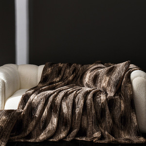 Couverture en fausse fourrure de lapin surdimensionnée à imprimé rose de luxe, idéale pour les chambres à coucher, les salons et les canapés - Product Image 6