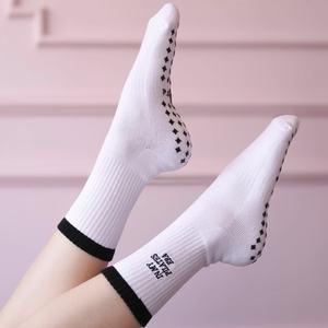 Niedliche Individuelle Pilates-Socken mit Kirsch-Motiv – Rutschfeste Mesh-Griff-Socken für Pilates, Personalisierte Hochwertige Socken für Barre, Tanz, Yoga und Pilates - Product Image 5