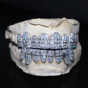 Vvs Moissanite ghiacciato argento Grillz su misura denti d'oro Grillz Hip Hop rotondo taglio brillante diamante Grillz con Kit di stampo - Product Image 3