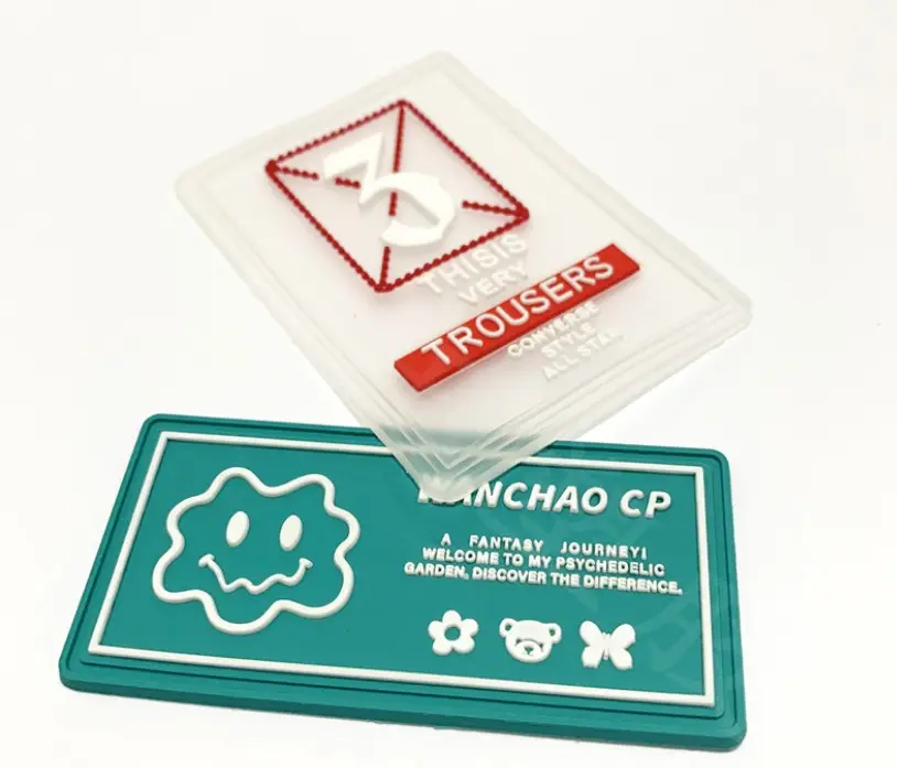 Quần Áo May Mặc Nhãn Cao Su PVC Silicon Mềm Dập Nổi Logo Tùy Chỉnh Cho Quần Áo