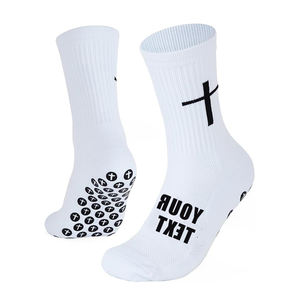 फैक्टरी बिक्री पुरुषों फुटबॉल पकड़ सॉक कस्टम क्रॉस पैटर्न पकड़ मध्य ट्यूब विरोधी पर्ची फुटबॉल सॉक कस्टम लोगो - Product Image 1