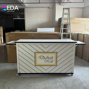 Carrito de Dulces Metálico Moderno LEDA, Nuevo, con Logotipo Personalizado, Color Blanco, Mesa de Bar Móvil con Ruedas para Eventos y Fiestas - Product Image 1