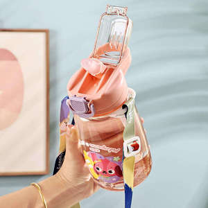 En stock – Bouteille <span class=keywords><strong>d</strong></span>'eau en plastique PC de 600 ml avec paille pour enfants, motif dessin animé, avec sangle <span class=keywords><strong>d</strong></span>'épaule pour l'école, les activités de plein air et les voyages - Product Image 4