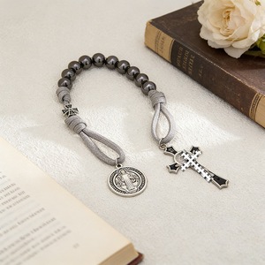 <span class=keywords><strong>Rosario</strong></span> <span class=keywords><strong>de</strong></span> Bolsillo <span class=keywords><strong>de</strong></span> Paracord con Cuentas <span class=keywords><strong>de</strong></span> Hematita, Medallas <span class=keywords><strong>de</strong></span> San Benito y Crucifijo, Personalizable, Convertible, <span class=keywords><strong>de</strong></span> Una Década - Product Image 3