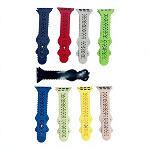 Bracelet de montre sport pour femme en silicone avec garniture en dentelle ajourée, boucle papillon gravée, largeur de bracelet 20 mm - Product Image 1