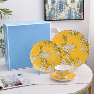 Service de table 4 pièces en porcelaine fine avec bols, assiettes, tasses et soucoupes – Motif porte-bonheur et joyeux pour usage familial et cadeaux d'affaires - Product Image 5