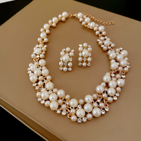 En gros, Parures de bijoux de mariée pour femmes, couleur or, avec colliers ras-du-cou et boucles d'oreilles, ornées de perles massives en grappe, personnalisables