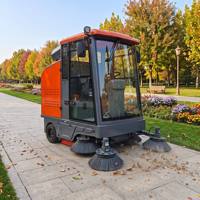 Balayeuse de voirie électrique robuste, autoportée, forte capacité de montée (25% de pente), cabine fermée, bac à poussière 200L, certifiée CE