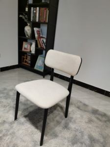 Silla de Comedor Artesanal de Madera Maciza de <span class=keywords><strong>Mango</strong></span>, Diseño Cómodo y Duradero, Asiento Elegante, Estilo Rústico y Atemporal para Dormitorio u Hotel - Product Image 5