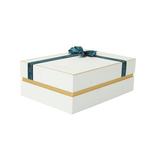 Boîtes cadeaux rigides personnalisables pour vêtements, foulards, perruques - Laminage mat, vernis sélectif UV, gaufrage, emballage cadeau artisanal pour entreprises avec nœud - Product Image 3