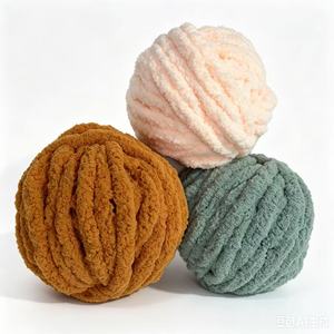 Fil chenille végétalien épais Bernat Design en gros, 7 Jumbo, 28 yards, pour couverture, écharpe, lit pour chien et chat - Product Image 5