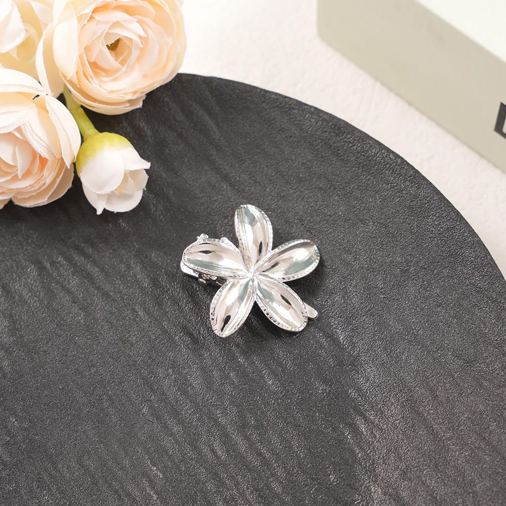 Bright silver flower hairpin