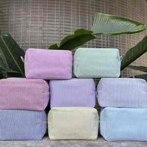 Estuche Cosmético Personalizado de Seersucker con Monograma, Bolsa Bordada de Viaje con Cierre de Cremallera, Gran Capacidad, Envío Gratis, RTS US - Product Image 2