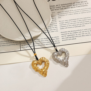 Collar con Colgante de Corazón de Acero Inoxidable, Chapado en Oro de 18k, Ajustable, para Uso Casual - Product Image 1