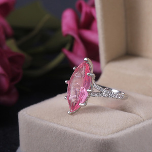 Anello Oversize con Cristallo Rosa a Forma di Marquise per Donne, Elegante Gioiello da Dito alla Moda - Product Image 6