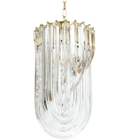Suspension moderne en laiton et verre incurvé de petite taille en verre de Murano pour le salon, la chambre et la salle à manger.