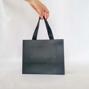 Sacs en papier de luxe noir mat pour le commerce de détail, sacs de shopping en carton avec poignée en ruban, logo personnalisé OEM, vente en gros - Product Image 5