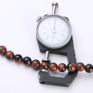 Assortiment de 2362 perles de pierres précieuses à vendre - Product Image 2