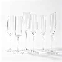 Champagneflutes met eigen logo, modern klassiek design, voor thuisbar, feestjes, champagnecocktailproeverijen.