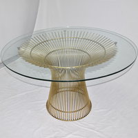 Table de banquet ronde de luxe en acier inoxydable avec base en treillis métallique et plateau en verre trempé pour événements et locations