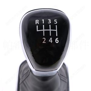 หัวเกียร์หนัง Volkswagen Golf 4 สีดำ ฝาครอบคันเกียร์ 6 สปีด ดีไซน์ตามหลักสรีรศาสตร์ - Product Image 3