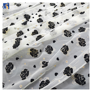 La última tela de tul llamativa, tela de malla flocada con flores rosas brillantes doradas y negras, tul de 5 yardas de alta calidad - Product Image 2