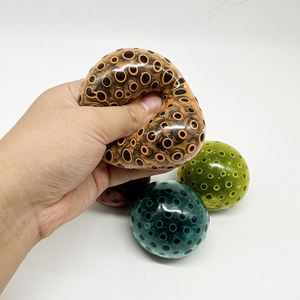 ของเล่นบีบคลายเครียดรูปกบสร้างสรรค์ สี่สี ขนาด 6 ซม. ของขวัญคลายเครียดสำหรับเด็กและผู้ใหญ่ ช่วยเพิ่มอารมณ์ ของเล่นขายส่ง - Product Image 3