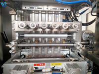 Machine multifonctionnelle de remplissage et d'emballage de bâtonnets de sel cosmétique à 4 voies en Chine