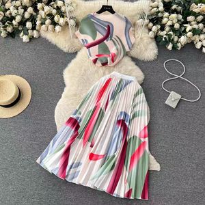 Neuestes Miyake-Design Farbblockierung Streifen und Rollkragen Übergroßes Plissiertes Kleid 2-teiliges Set für Damen - Product Image 5