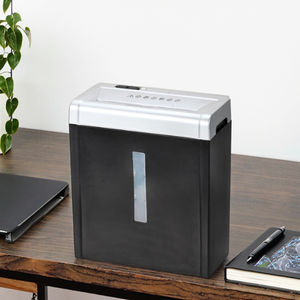 Distruggidocumenti <span class=keywords><strong>Elettrico</strong></span> per Casa e Ufficio, Taglio Incrociato, Larghezza Foro 220mm, Dimensione Taglio 4x40mm, Capacità 5 Fogli, Certificato CE GS, Contenitore Rifiuti 13L - Product Image 1