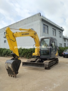 Excavadora de cadenas Hyundai 80-7 de 8.0 toneladas con motor y bomba Hyundai, 1 año de garantía en componentes principales, alta potencia de excavación - Product Image 4