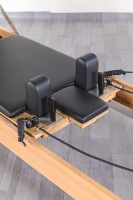 Reformer de Pilates pliable en bois de hêtre pour usage domestique, commercial, en salle de sport, pour le yoga, le fitness et le sport