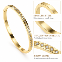 Bracelet jonc géométrique en zircon transparent, acier inoxydable avec placage sous vide or 14 carats, ligne de pierres facettées dorées