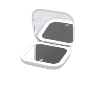 Espejo de Maquillaje LED Portátil con Luz Recargable, Aumento 2x, Ultrafino, Popular Entre Influencers Online - Product Image 5