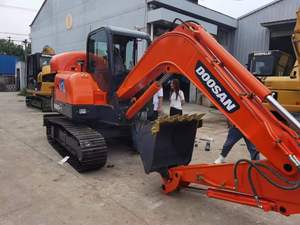 Excavadora de cadenas compacta Doosan DH60-7 usada, 6 toneladas, pocas horas, buen estado, en venta, serie Gold Mini - Product Image 3