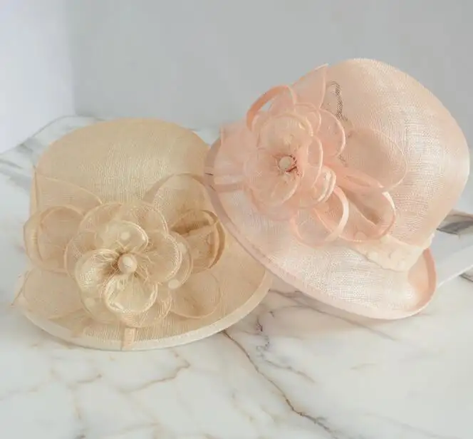 ผลิตแฟชั่นผู้หญิงหมวกแต่งงาน Flaxen Dobby แฟนซี Sinamay โบสถ์หมวก
