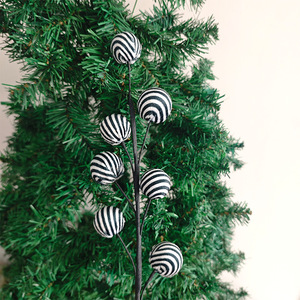 Decorazione appesa per <span class=keywords><strong>albero</strong></span> di Natale bianco nero del produttore diretto decorazioni natalizie di peluche - Product Image 3