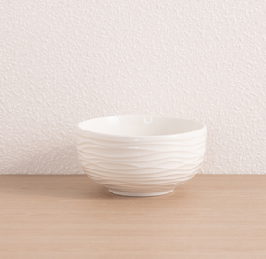 Nouvel ensemble de vaisselle en porcelaine fine blanche, assiettes, bols, tasses et soucoupes à bord ondulé texturé, pour cuisine moderne, hôtels et restaurants, vente en gros - Product Image 2