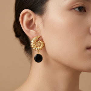 Pendientes de Lujo con Cabujón Redondo de Ónix Negro, Pendientes Colgantes de Concha, Latón Chapado en Oro de 18k, Joyería de Diseño, Regalo para Mujer - Product Image 2
