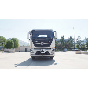 Camion de pulvérisation d'eau compact pour le nettoyage des trottoirs, camion-citerne de 8000 litres pour le remplissage des piscines - Product Image 3