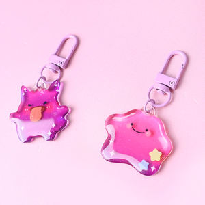 कस्टम डबल-पक्षीय यूव मुद्रित एपॉक्सी ऐक्रेलिक फोन कीचेन ग्लिटर पाउडर प्लास्टिक एनीमे शैली फोन आकर्षण कार्टून धातु पेंडेंट - Product Image 3