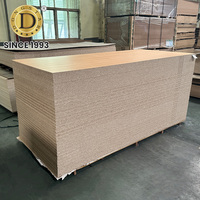Contreplaqué mélaminé à texture bois de qualité supérieure 18 mm, panneau de contreplaqué en bois dur pour la décoration intérieure
