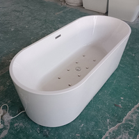 Baignoire autoportante extérieure luxueuse de forme ovale en acrylique blanc de 1400 à 1800mm avec bain à remous à massage à l'air et conception adaptée aux enfants