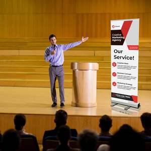 حامل لافتات ألومنيوم قابل للسحب مقاس 33×81 بوصة، سهل التركيب بدون أدوات، مع حقيبة سفر محمولة للمعارض التجارية والإعلانات - Product Image 5