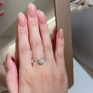 Bague de fiançailles en or blanc 18 carats de luxe avec diamant solitaire de 1,0 carat cultivé en laboratoire, taille brillant, couleur E, pour femme, anniversaire, mariage - Product Image 5