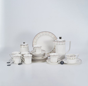 Juego de cena blanco de estilo inglés occidental, 61 Uds., <span class=keywords><strong>vajilla</strong></span> de cerámica de porcelana, <span class=keywords><strong>vajilla</strong></span> de porcelana de hueso nuevo, juegos de <span class=keywords><strong>vajilla</strong></span> con borde dorado de Metal - Product Image 4