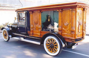 Voiture funéraire électrique de style rétro classique vintage, limousine funéraire antique, véhicule de transport de cercueil alimenté par batterie - Product Image 6